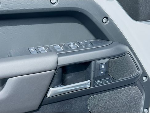New 2026 Land Rover Defender 110 X-Dynamic SE AWD/4WD image 23