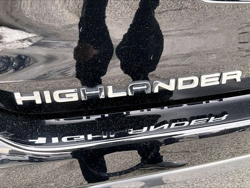 Used 2023 Toyota Highlander Limited image 31