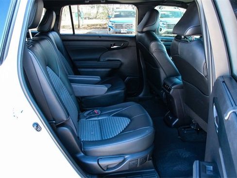 Used 2023 Toyota Highlander XSE image 34