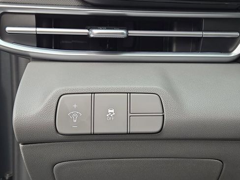 Used 2025 Hyundai Elantra SEL image 22