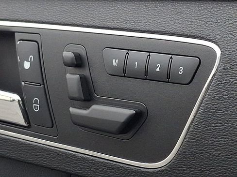 Used 2011 Mercedes-Benz E 350 4MATIC Sedan image 27