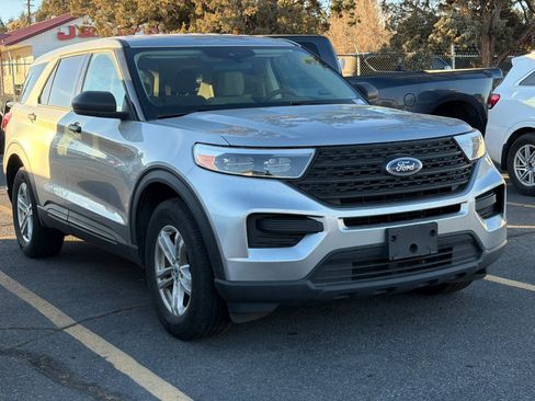 Used 2023 Ford Explorer 4WD image 2