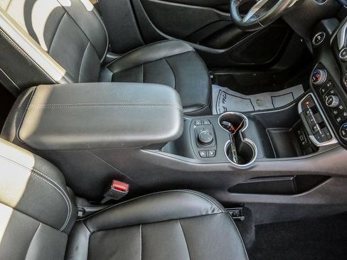 Used 2024 GMC Terrain SLT AWD/4WD image 20