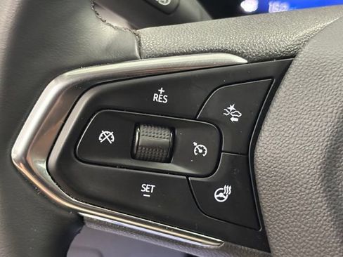 Used 2025 Chevrolet Trax LT w/ Sunroof Package FWD image 22