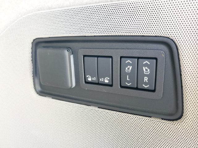 Used 2025 Cadillac Escalade ESV Sport Platinum RWD image 12