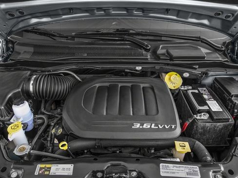 Used 2016 Chrysler Town & Country Touring image 16