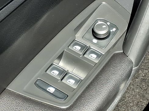Used 2021 Volkswagen Tiguan SE FWD image 14