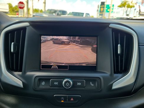 Used 2022 GMC Terrain SLE w/ Driver Convenience Package FWD image 10