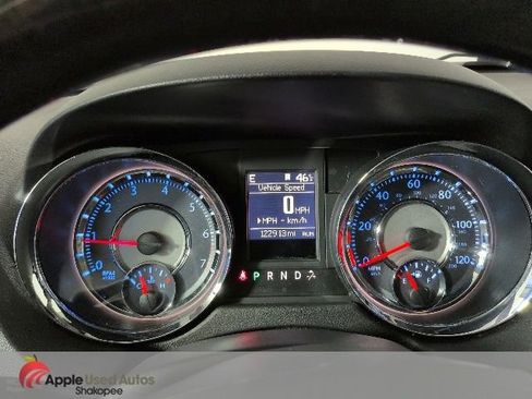 Used 2012 Chrysler Town & Country Limited w/ Luxury Group FWD image 18