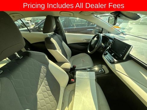 Used 2020 Toyota Corolla LE FWD image 3