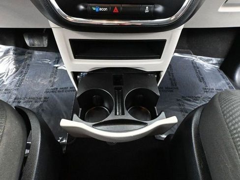 Used 2020 Dodge Grand Caravan SE w/ UConnect Hands-Free Group image 28