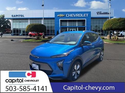 Used 2022 Chevrolet Bolt EUV LT w/ Convenience Package FWD image 4