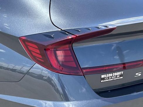 Certified 2023 Hyundai Sonata Limited w/ Preferred Accessory Package FWD image 10