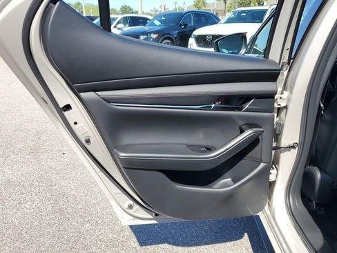 New 2026 MAZDA MAZDA3 Hatchback w/Premium Plus Pkg image 11