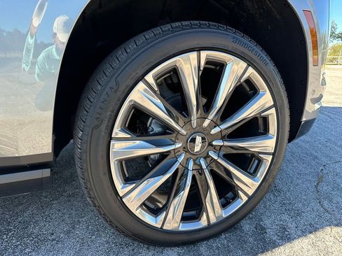 New 2026 Cadillac Escalade ESV Luxury w/ Touring Package image 7