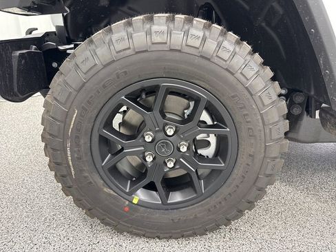 New 2026 Jeep Gladiator Sport AWD/4WD image 10
