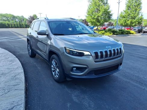 Used 2020 Jeep Cherokee Latitude Plus w/ Cold Weather Group AWD/4WD image 4
