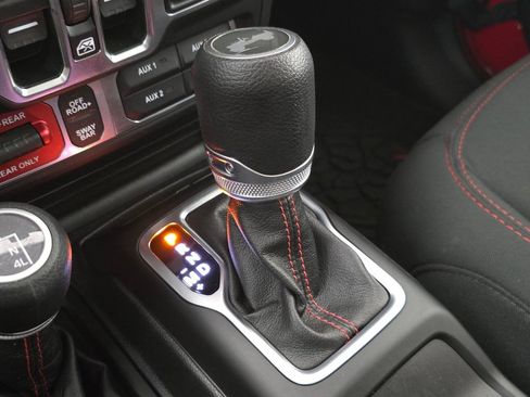 Used 2021 Jeep Wrangler Unlimited Rubicon AWD/4WD image 36