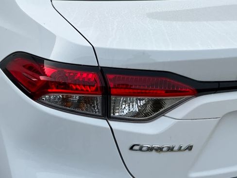 Used 2025 Toyota Corolla LE w/ Convenience Package image 20