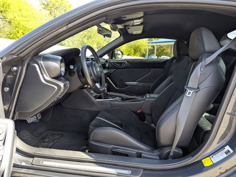 Used 2024 Toyota GR86 Premium image 9