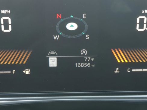 Certified 2024 Kia Sorento S w/ Panoramic Sunroof Package image 27