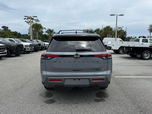 Used 2026 Nissan Pathfinder Platinum AWD/4WD image 4