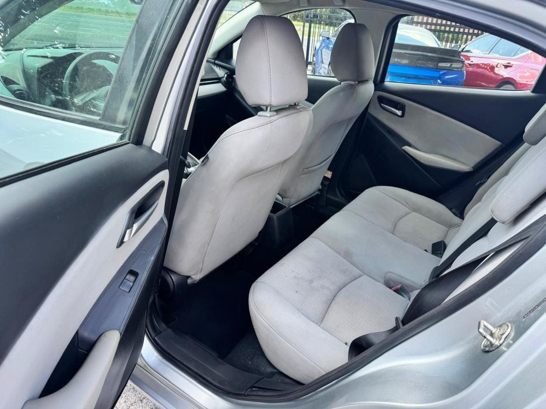 Used 2019 Toyota Yaris L FWD image 13