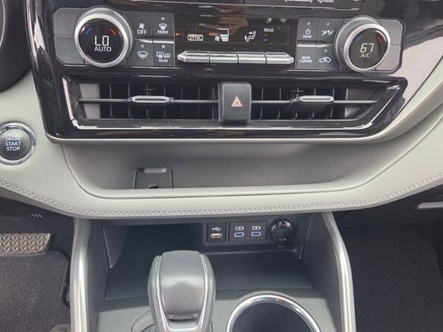 Used 2022 Toyota Highlander LE FWD image 20