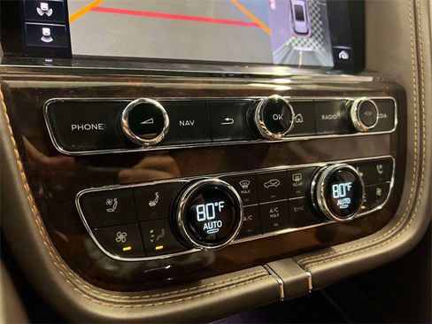Used 2023 Bentley Bentayga Extended Wheelbase image 32