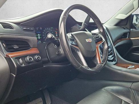 Used 2019 Cadillac Escalade Luxury image 10