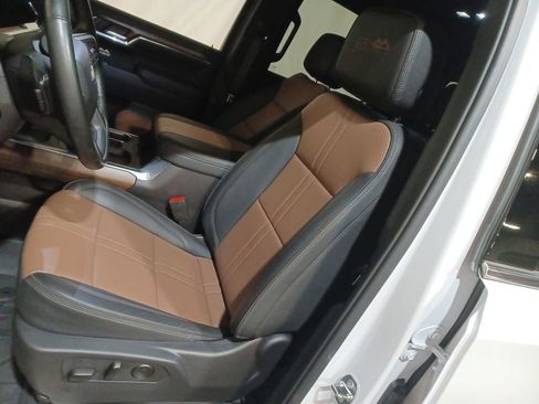 Used 2024 Chevrolet Silverado 1500 High Country w/ Technology Package image 13