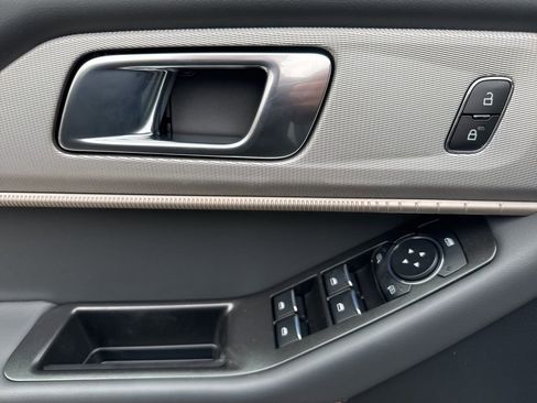 New 2026 Ford Explorer Active w/ Active Comfort Package image 9