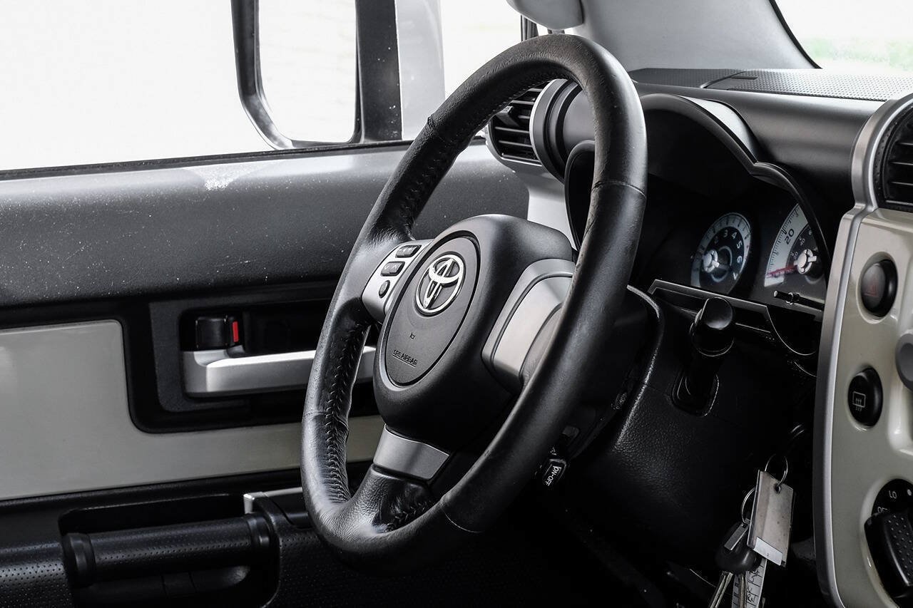 Used 2008 Toyota FJ Cruiser 2WD w/ Upgrade Pkg 2 image 20
