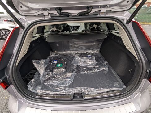 New 2026 Volvo V60 B5 Cross Country Ultra w/ Protection Package Premier image 20