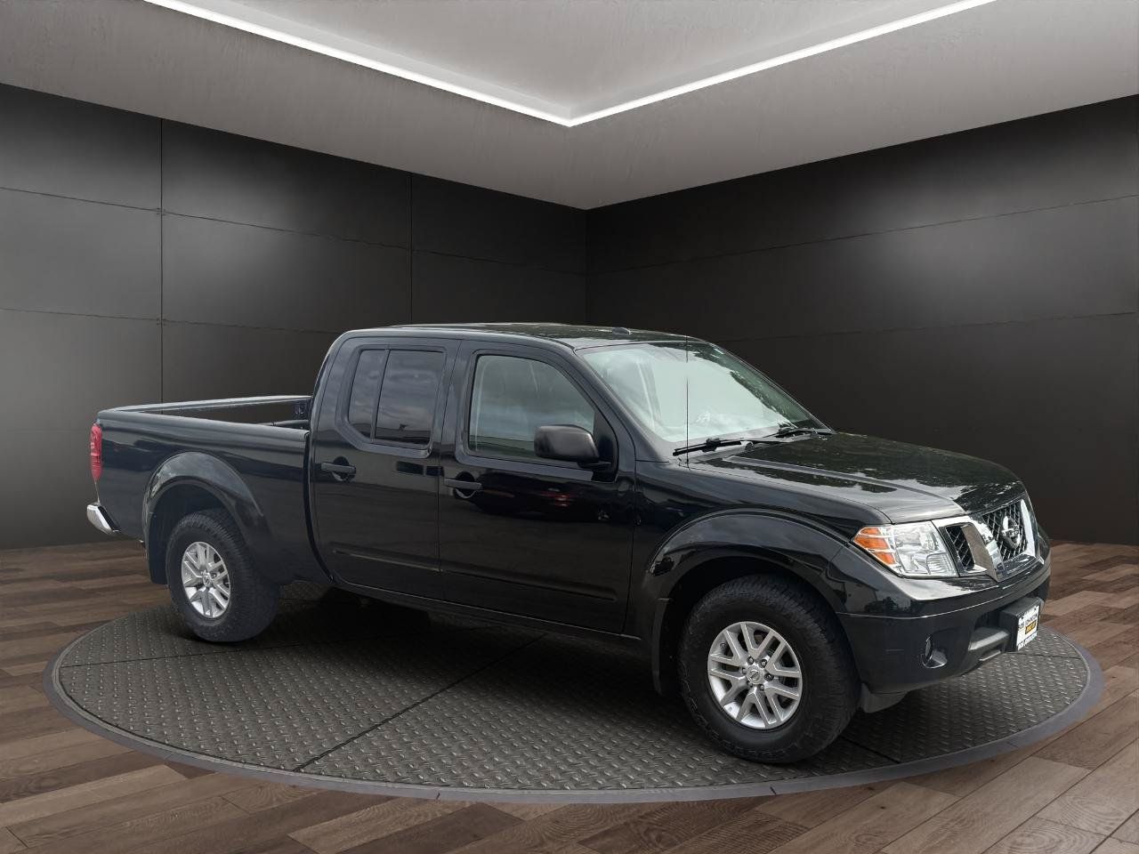 Used 2017 Nissan Frontier SV w/ SV Value Truck Package AWD/4WD image 2
