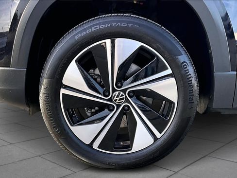 Used 2024 Volkswagen Taos SE image 9