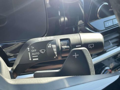 Used 2024 Nissan Pathfinder Platinum image 29