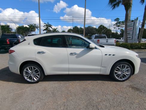Used 2020 Maserati Levante S GranLusso image 4