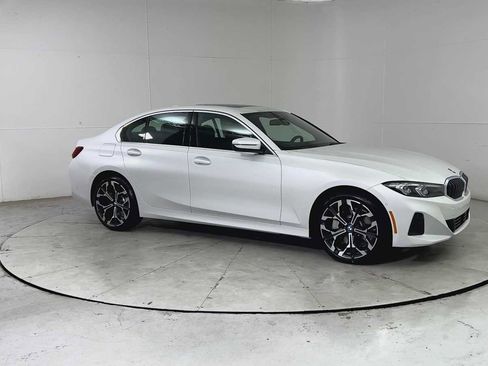Used 2025 BMW 330i xDrive Sedan w/ Premium Package image 8