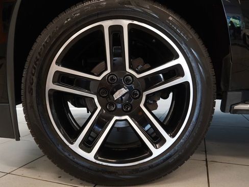 Used 2019 Cadillac Escalade Luxury AWD/4WD image 27