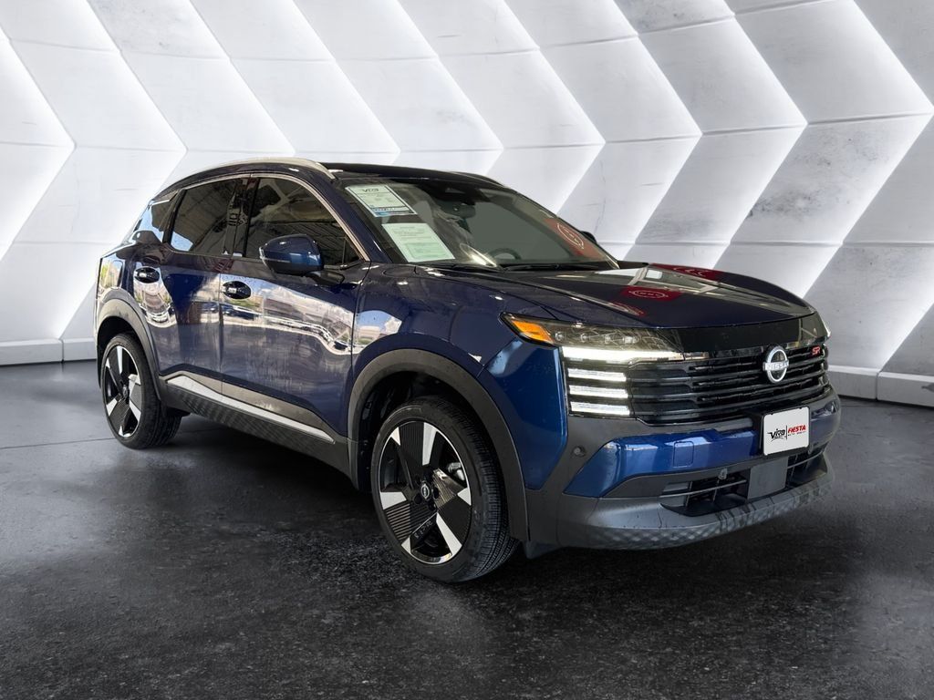 Used 2025 Nissan Kicks SR AWD/4WD image 1