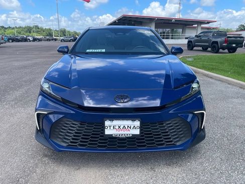 Used 2025 Toyota Camry SE w/ Convenience Package FWD image 7