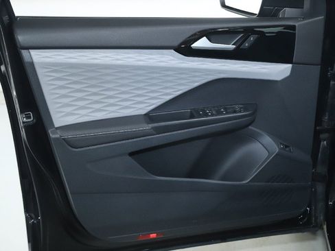 Used 2024 Volkswagen Taos S image 15