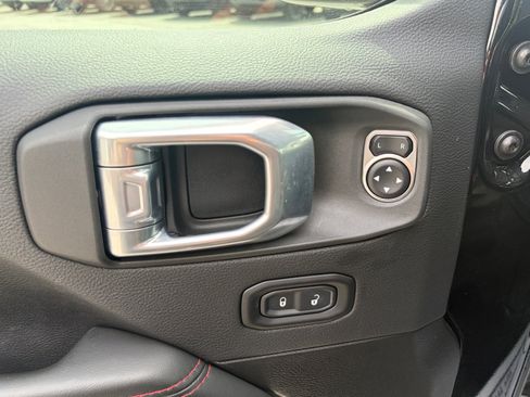 Used 2025 Jeep Wrangler Unlimited Rubicon w/ Steel Bumper Group image 15