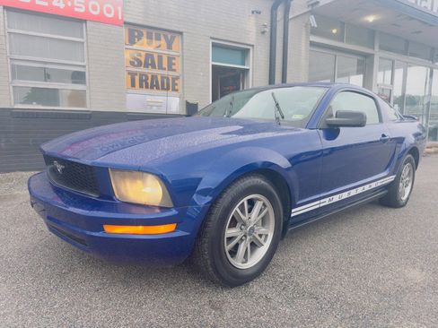 Used 2005 Ford Mustang Coupe image 2