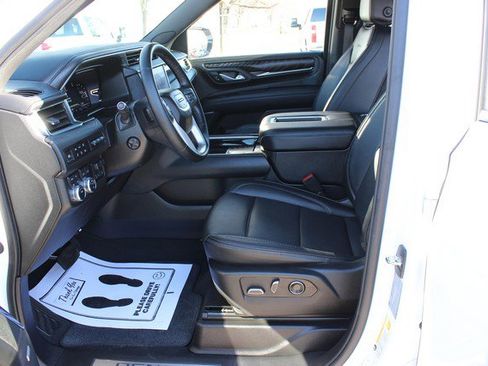 Used 2024 GMC Yukon XL Denali w/ Max Trailering Package image 8