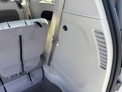 Used 2020 Chrysler Pacifica Touring-L Plus w/ Tire & Wheel Group image 12