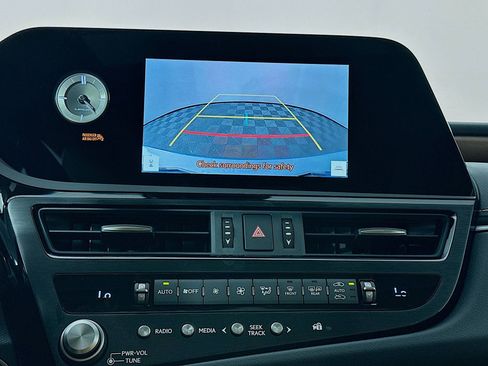 New 2025 Lexus ES 300h w/ Premium Package image 16