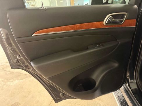 Used 2013 Jeep Grand Cherokee Overland AWD/4WD image 24