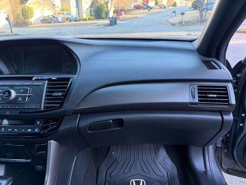 Used 2016 Honda Accord Sport image 33